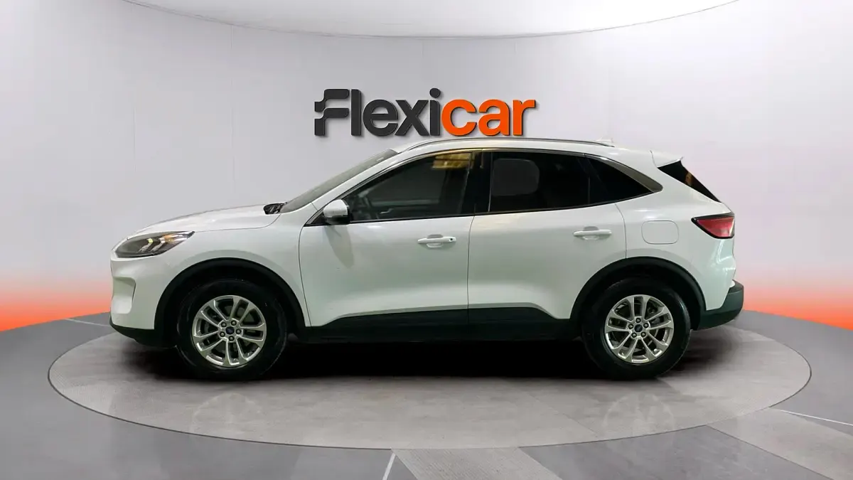 Usado Ford Kuga Titanium 150 CV (110 kW) 2023 Blanco SUV