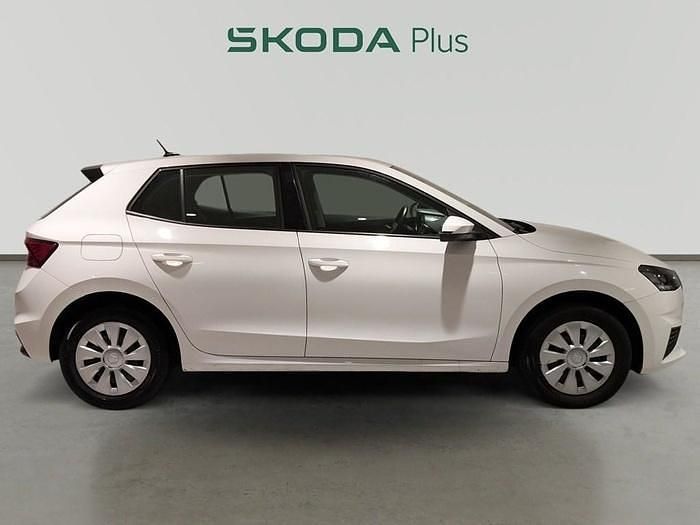 Usado Skoda Fabia Active 95 CV (69 kW) 2022 Blanco