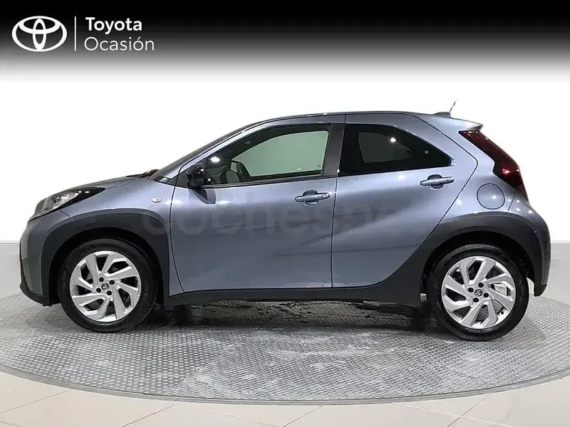 Usado Toyota Aygo X Play 72 CV (52 kW) 2024 Gris / plata SUV