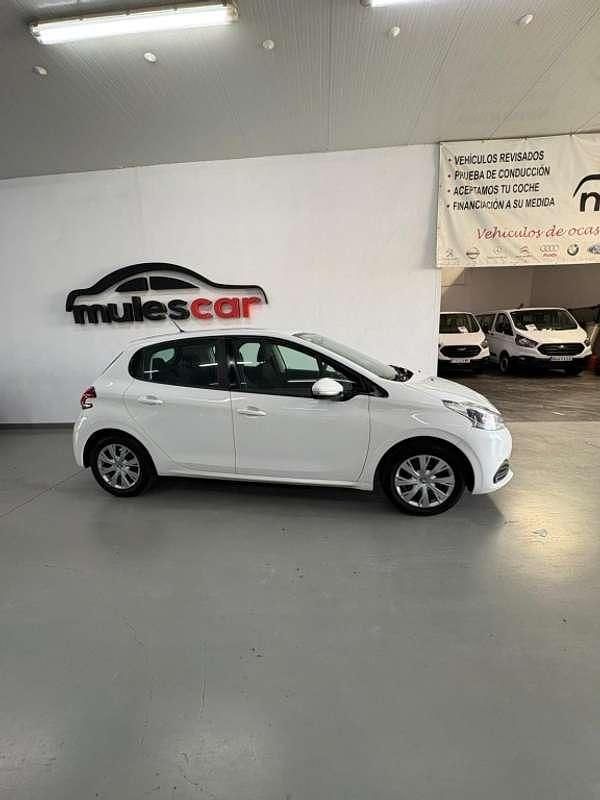 Usado Peugeot 208 Active 102 CV (75 kW) 2019 Blanco Utilitario