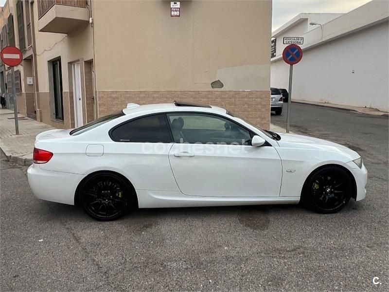 Blanco Usado 2007 BMW 320 Coupe | 9950 € (Un poco caro) - Imagen 1/4
