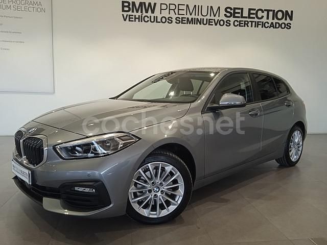 Gris / plata Usado 2024 BMW 118 Comfort Edition Utilitario | 29.500 € (Precio justo) - Imagen 1/4
