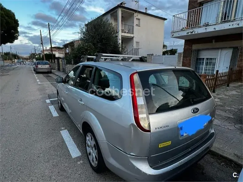 Usado Ford Focus Trend 109 CV (80 kW) 2008 Blanco Familiar