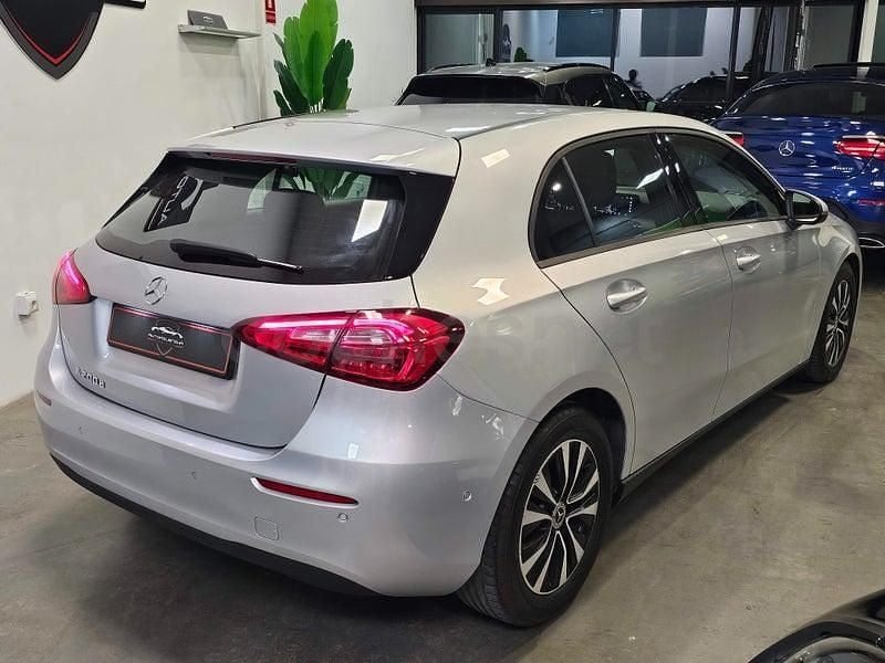 Usado Mercedes A200 150 CV (110 kW) 2021 Gris / plata Berlina