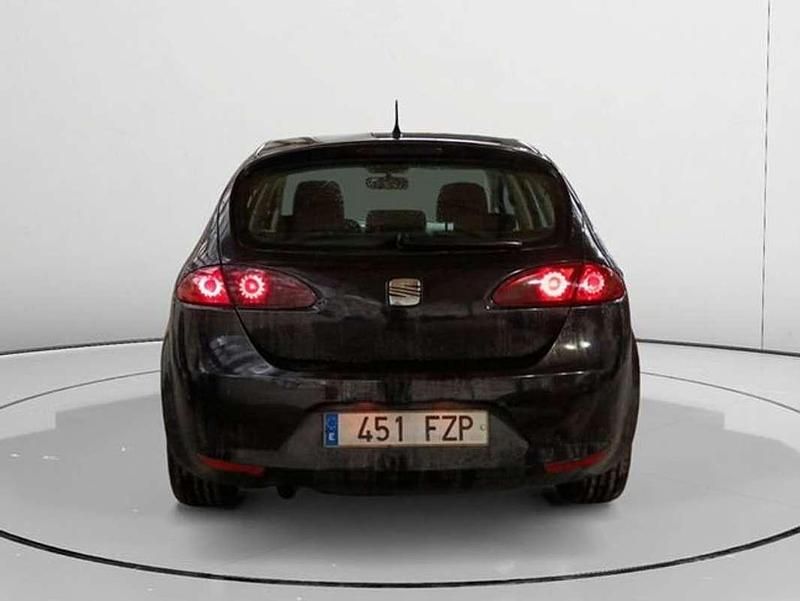Usado Seat Leon Stylance 106 CV (77 kW) 2008 Negro Utilitario