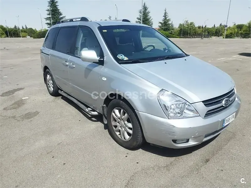 Usado Kia Carnival EX 185 CV (136 kW) 2006 Gris / plata Monovolumen