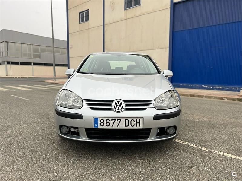 Usado VW Golf IV Highline 140 CV (102 kW) 2005 Gris / plata Berlina