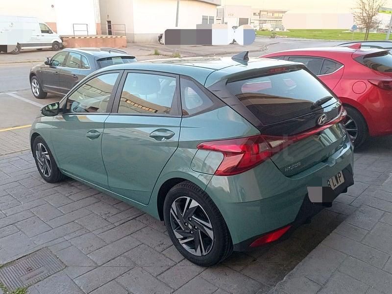 Usado Hyundai i20 84 CV (61 kW) 2022 Verde Utilitario