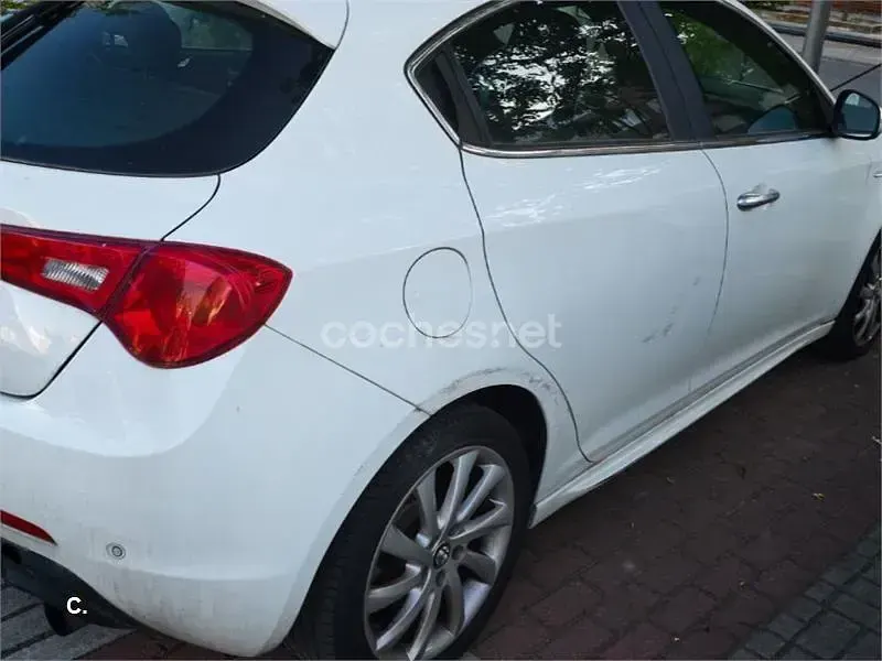 Usado Alfa Romeo Giulietta Distinctive 140 CV (102 kW) 2012 Blanco Utilitario