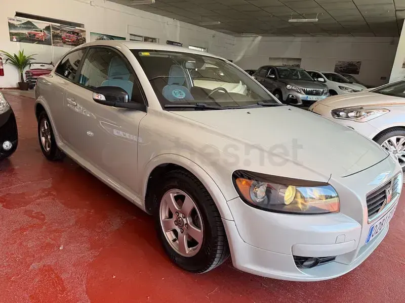 Usado Volvo C30 Momentum 100 CV (73 kW) 2008 Gris / plata Utilitario