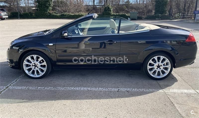 Usado Ford Focus Cabriolet Trend 136 CV (100 kW) 2008 Negro Descapotable