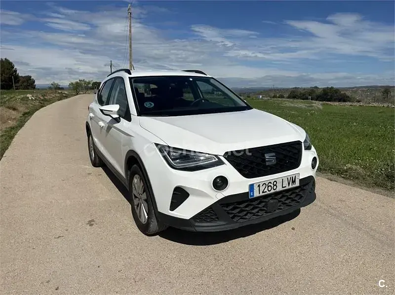 Usado Seat Arona Style 110 CV (80 kW) 2021 Blanco SUV
