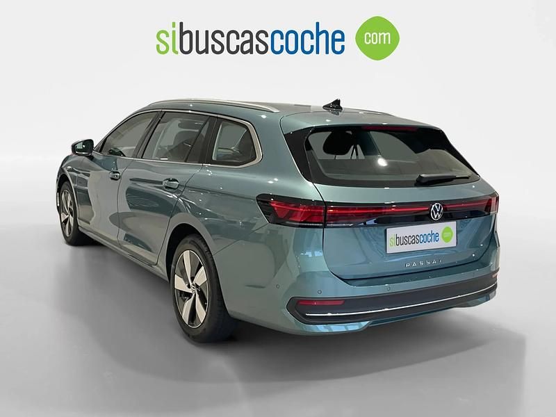 Usado VW Passat Business 150 CV (110 kW) 2024 Verde Familiar