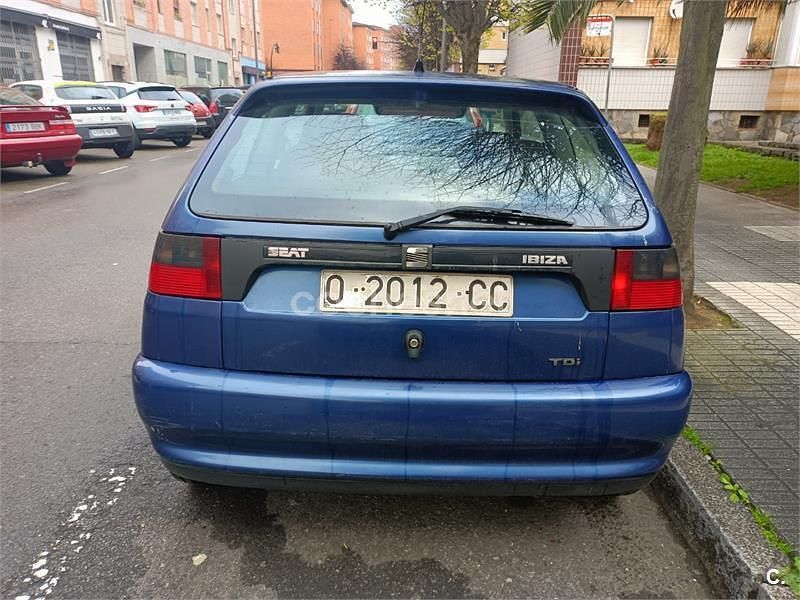 Usado Seat Ibiza 64 CV (47 kW) 1999 Azul Utilitario