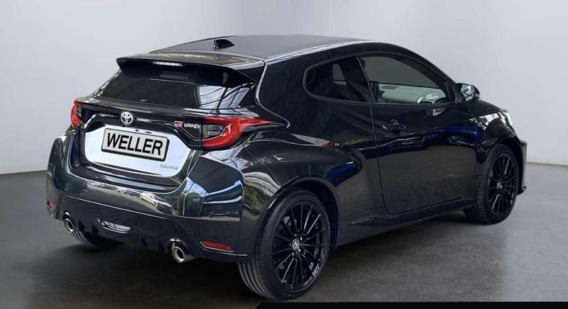 Usado Toyota Yaris 261 CV (191 kW) 2024 Negro Utilitario