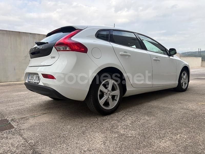 Usado Volvo V40 Kinetic 120 CV (88 kW) 2016 Blanco Familiar