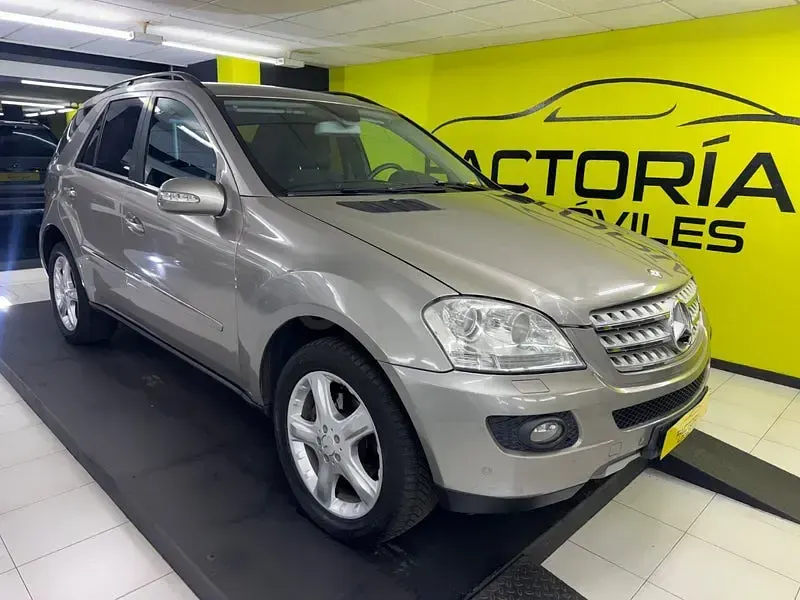 Usado Mercedes ML320 224 CV (164 kW) 2008 Beige SUV