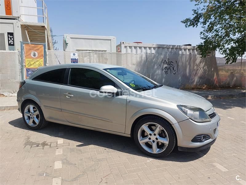 Beige Usado 2005 Opel Astra GTC Sport Berlina | 3200 € (Precio justo) - Imagen 1/4