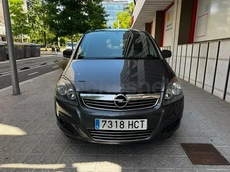 Usado Opel Zafira Family 110 CV (80 kW) 2011 Gris / plata Monovolumen