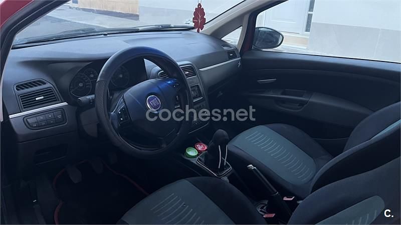 Usado Fiat Grande Punto Dynamic 75 CV (55 kW) 2008 Rojo Utilitario