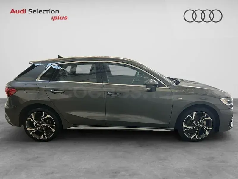 Usado Audi A3 S-Line 204 CV (150 kW) 2025 Gris / plata Berlina