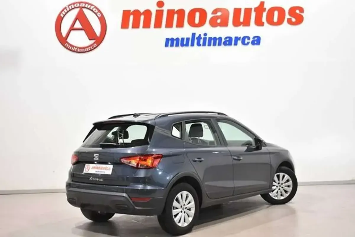 Usado Seat Arona Style 111 CV (81 kW) 2024 Gris SUV