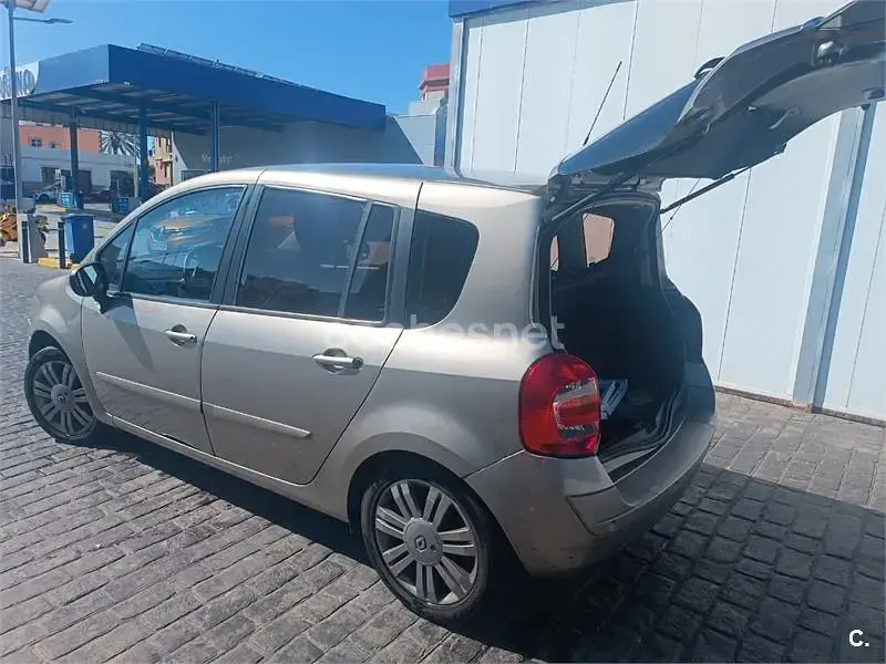 Usado Renault Grand Modus Evolution 100 CV (73 kW) 2012 Gris / plata Monovolumen