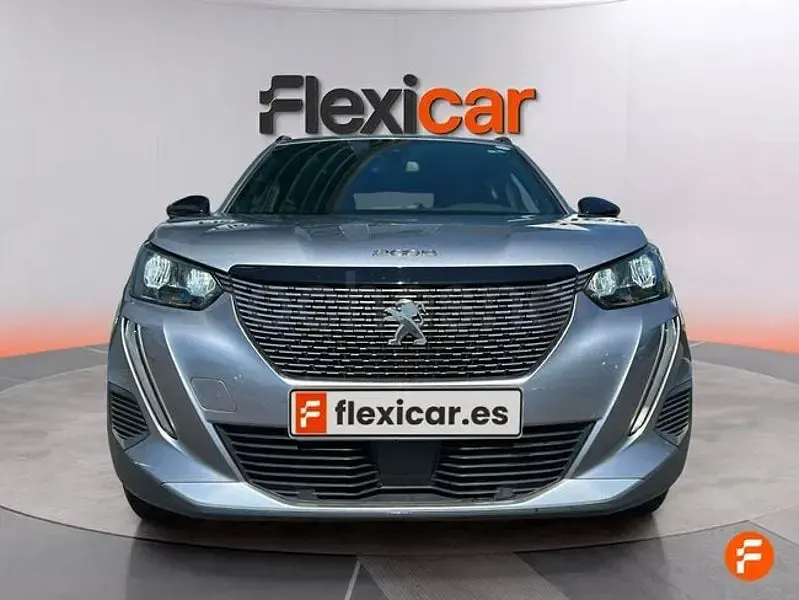 Usado Peugeot 2008 Allure 130 CV (95 kW) 2023 Gris SUV