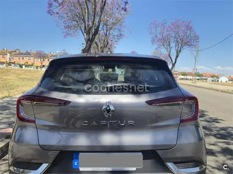 Usado Renault Captur Evolution 140 CV (102 kW) 2021 Gris / plata SUV