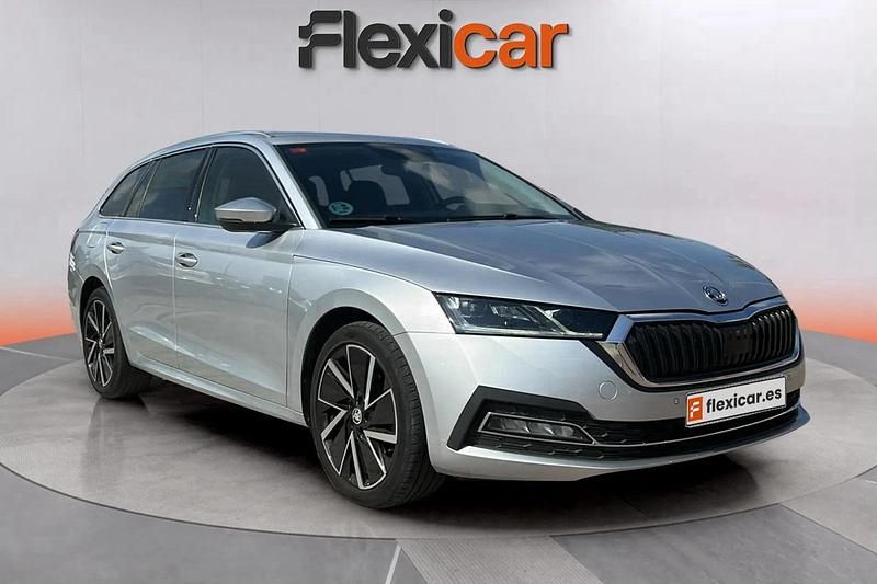 Gris Usado 2021 Skoda Octavia Ambition Familiar | 20.490 € (Un poco caro) - Imagen 1/4