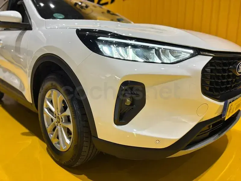 Usado Ford Kuga Titanium 150 CV (110 kW) 2025 Blanco SUV
