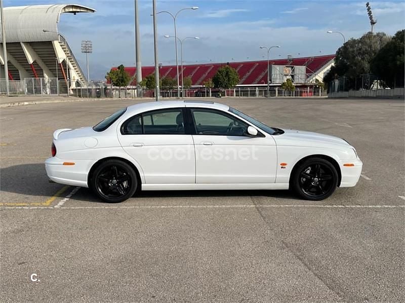 Usado Jaguar S-Type R 395 CV (290 kW) 2002 Blanco Berlina