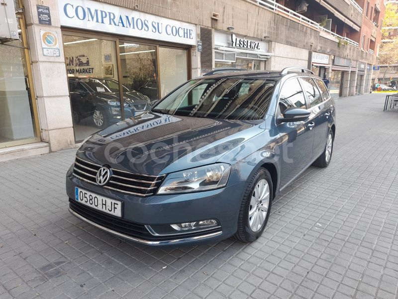 Gris / plata Usado 2012 VW Passat Advance Familiar | 8990 € (Precio justo) - Imagen 1/4
