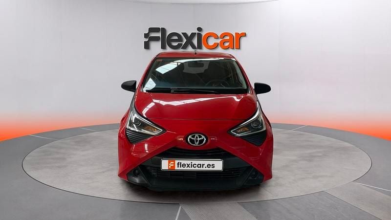 Usado Toyota Aygo X-play 72 CV (52 kW) 2022 Rojo Utilitario