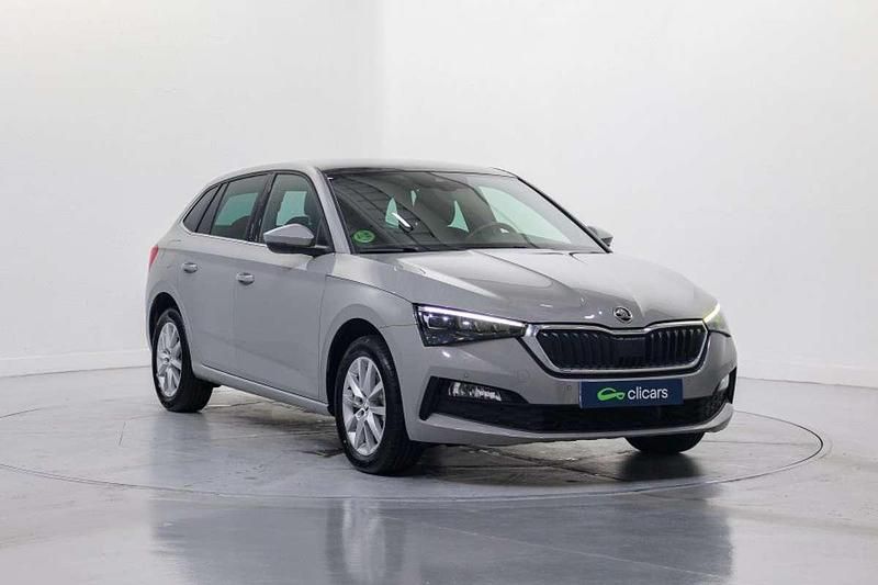 Usado Skoda Scala 150 CV (110 kW) 2022 Gris Utilitario