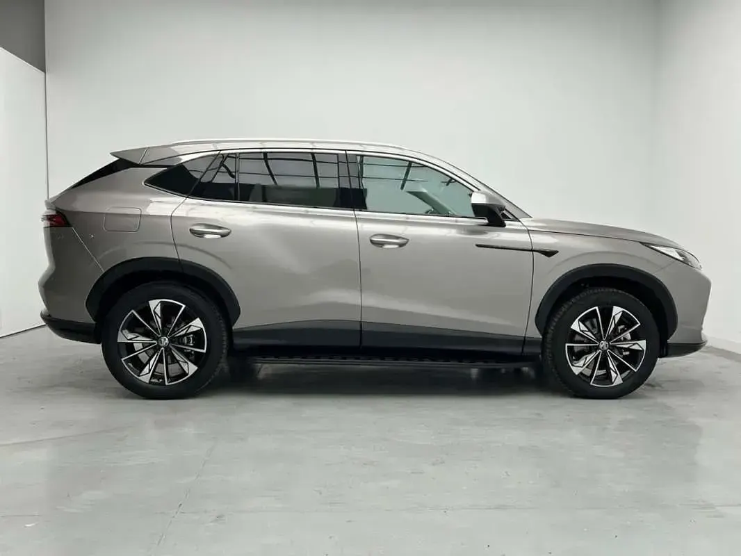 Usado MG HS Luxury 272 CV (200 kW) 2025 Plata silver sil SUV