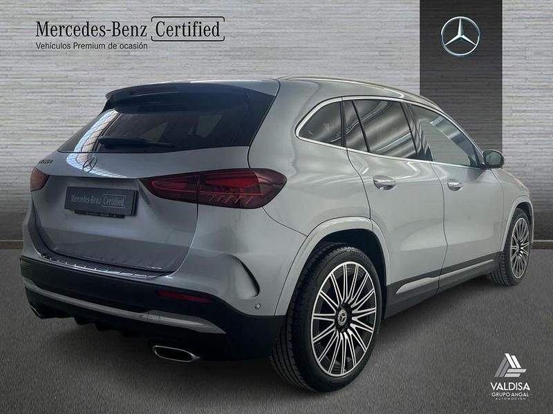 Usado Mercedes GLA200 AMG line 150 CV (110 kW) 2025 Gris montaña SUV