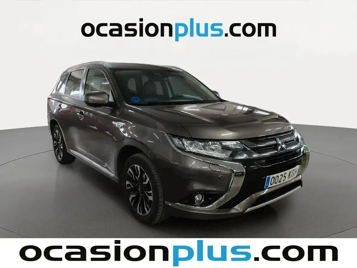 Usado Mitsubishi Outlander P-HEV 203 CV (149 kW) 2017 Marrón Pickup/Camioneta