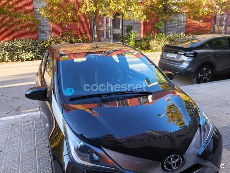Negro Usado 2015 Toyota Aygo X-play Utilitario | 8400 € (Precio justo) - Imagen 1/3