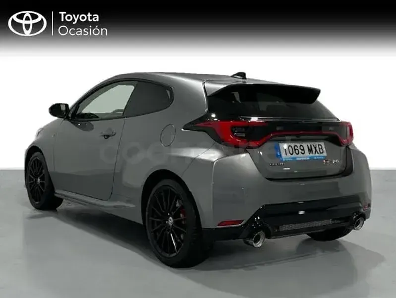 Usado Toyota Yaris 276 CV (202 kW) 2024 Gris / plata Utilitario