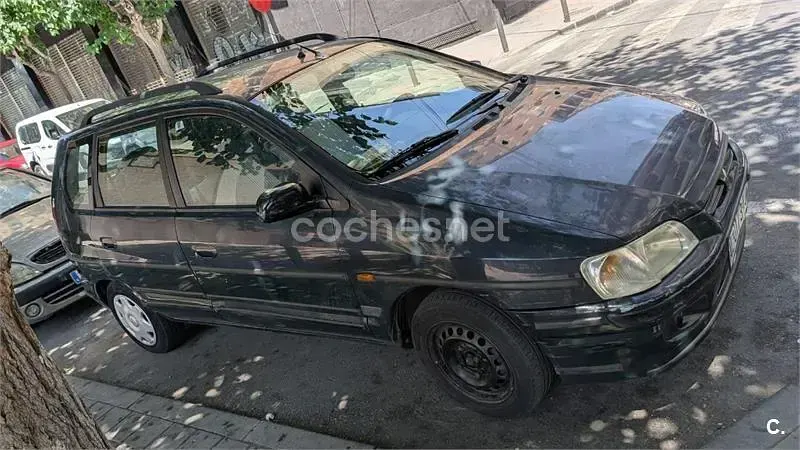 Usado Mitsubishi Space Runner 122 CV (89 kW) 1998 Verde Monovolumen