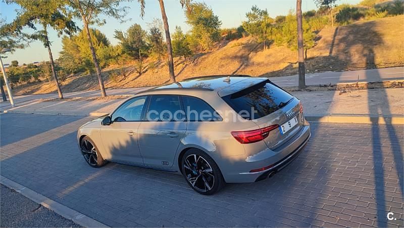 Usado Audi A4 Black Edition 252 CV (185 kW) 2018 Gris / plata Familiar