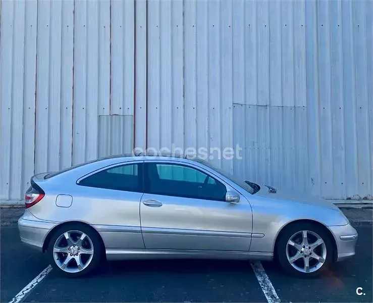 Usado Mercedes C220 143 CV (105 kW) 2002 Gris / plata Berlina