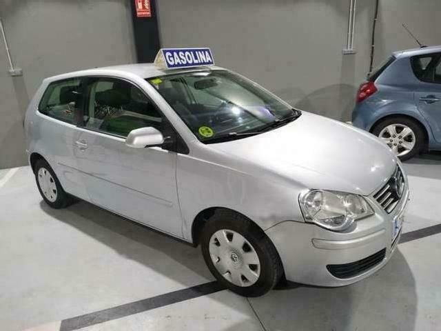 Usado VW Polo Advance 75 CV (55 kW) 2005 Gris Berlina