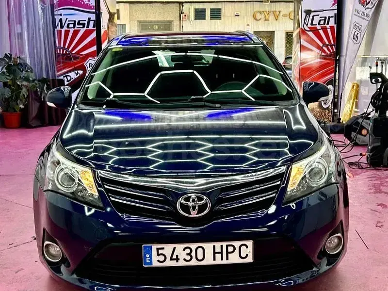 Usado Toyota Avensis Advance 124 CV (91 kW) 2013 Azul Familiar