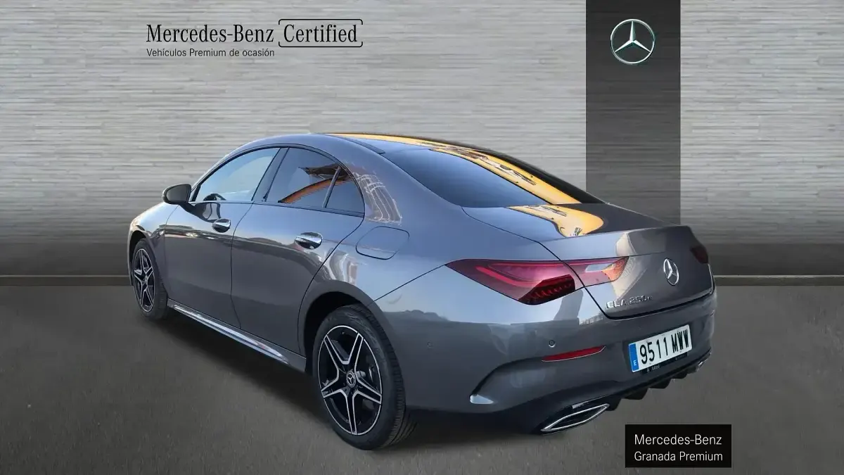 Usado Mercedes CLA250e AMG line 218 CV (160 kW) 2024 Gris montaña Coupe