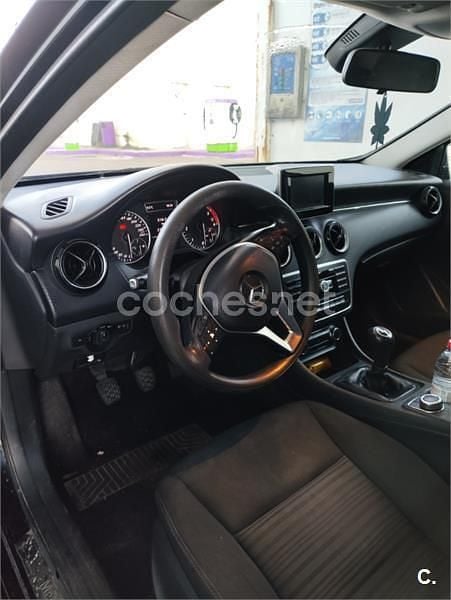 Usado Mercedes A180 Urban 109 CV (80 kW) 2013 Negro Berlina