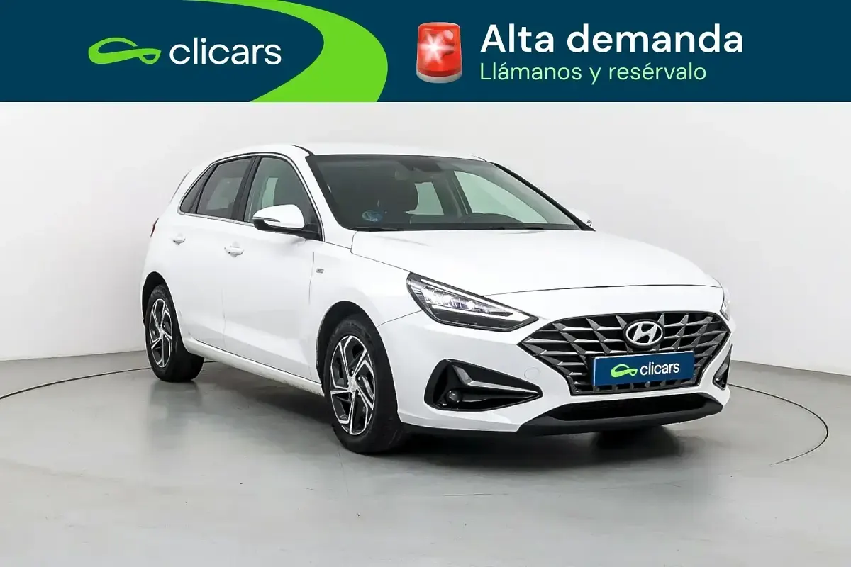 Usado Hyundai i30 120 CV (88 kW) 2024 Blanco Berlina