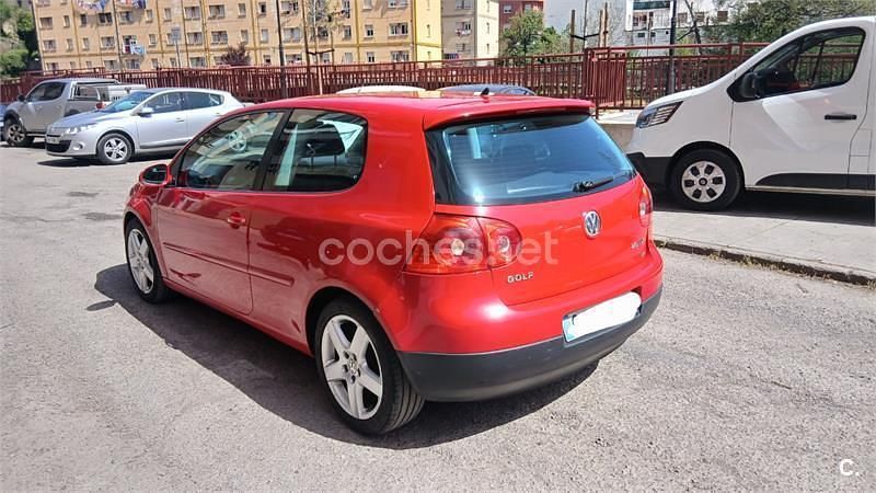 Usado VW Golf IV Sportline 140 CV (102 kW) 2005 Rojo Berlina