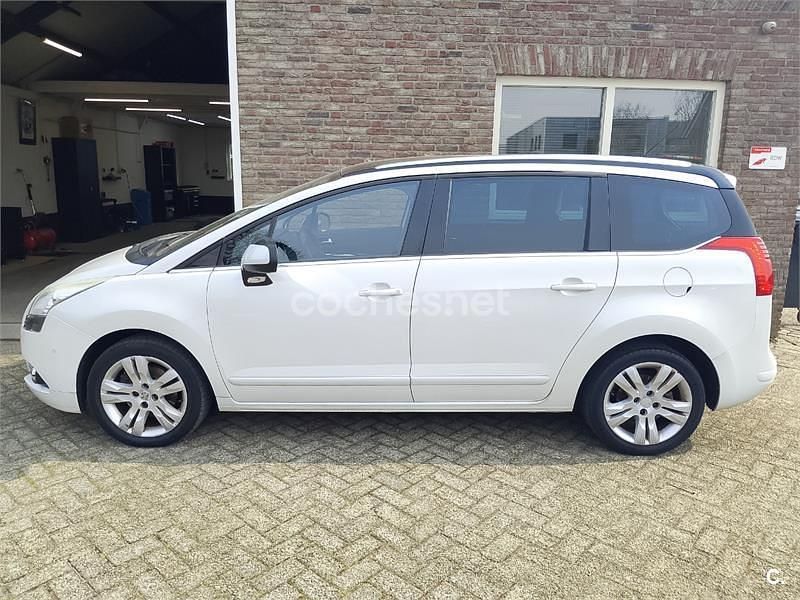 Usado Peugeot 5008 120 CV (88 kW) 2012 Blanco Monovolumen